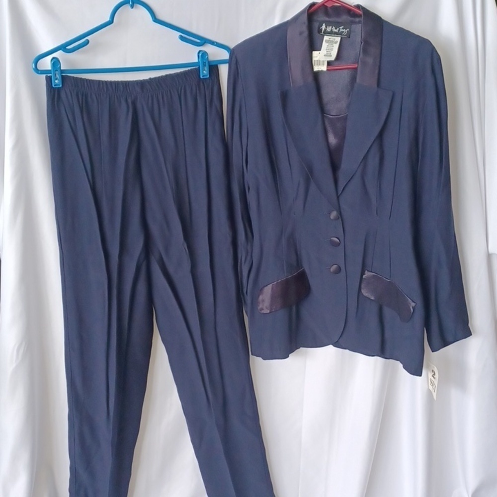 All That Jazz vintage Pants Suit Wm 13/14  Navy w/black satin collar NWT